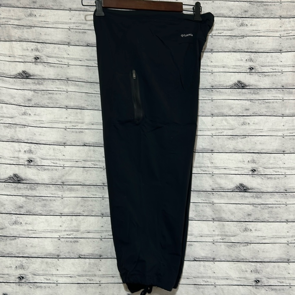 Columbia Capri pants outdoors
